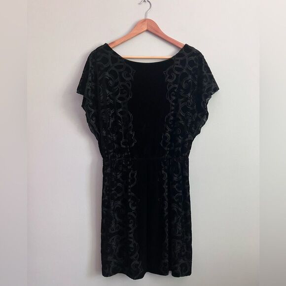 WHITE HOUSE BLACK MARKET Black Velvety Dolman Sleeve Holiday Cocktail Dress S - Picture 3 of 12